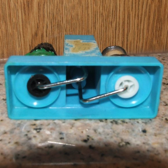 Vintage Amish Salt & Pepper Hard Plastic One Piece (408) - Picture 3 of 4